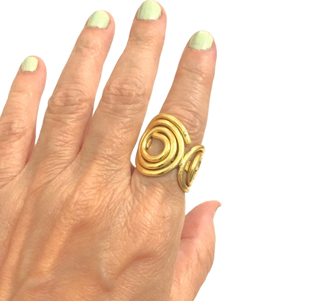 Anillo Modelo Circular - Joyería Contemporánea