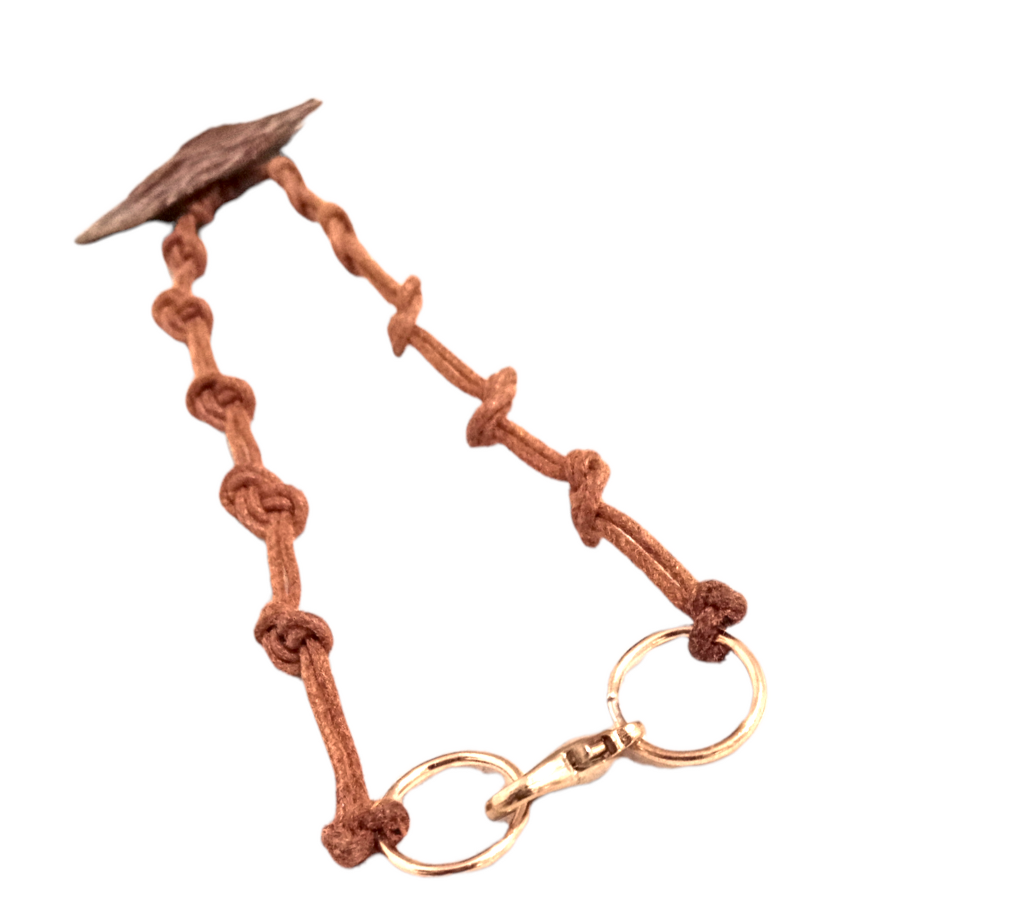 Collar con dije de cobre, pátina oxidada, baño de laca e hilo encerado – Joyería artesanal única-