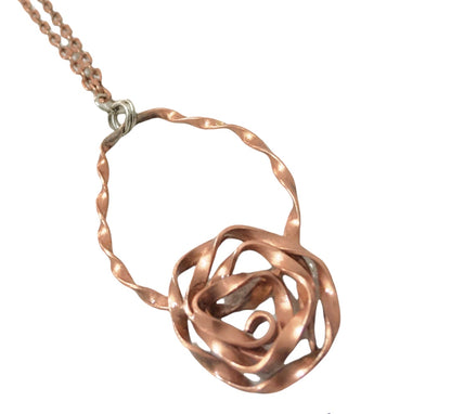 Collar Rosa Abstracta Con Dije Colgante en Cobre - Joyería Artesanal Hecha a mano Exclusiva